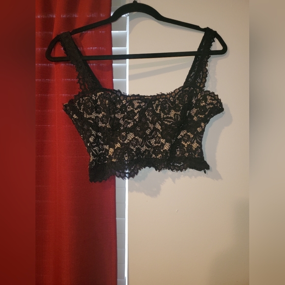 Black lace crop top - Picture 3 of 10